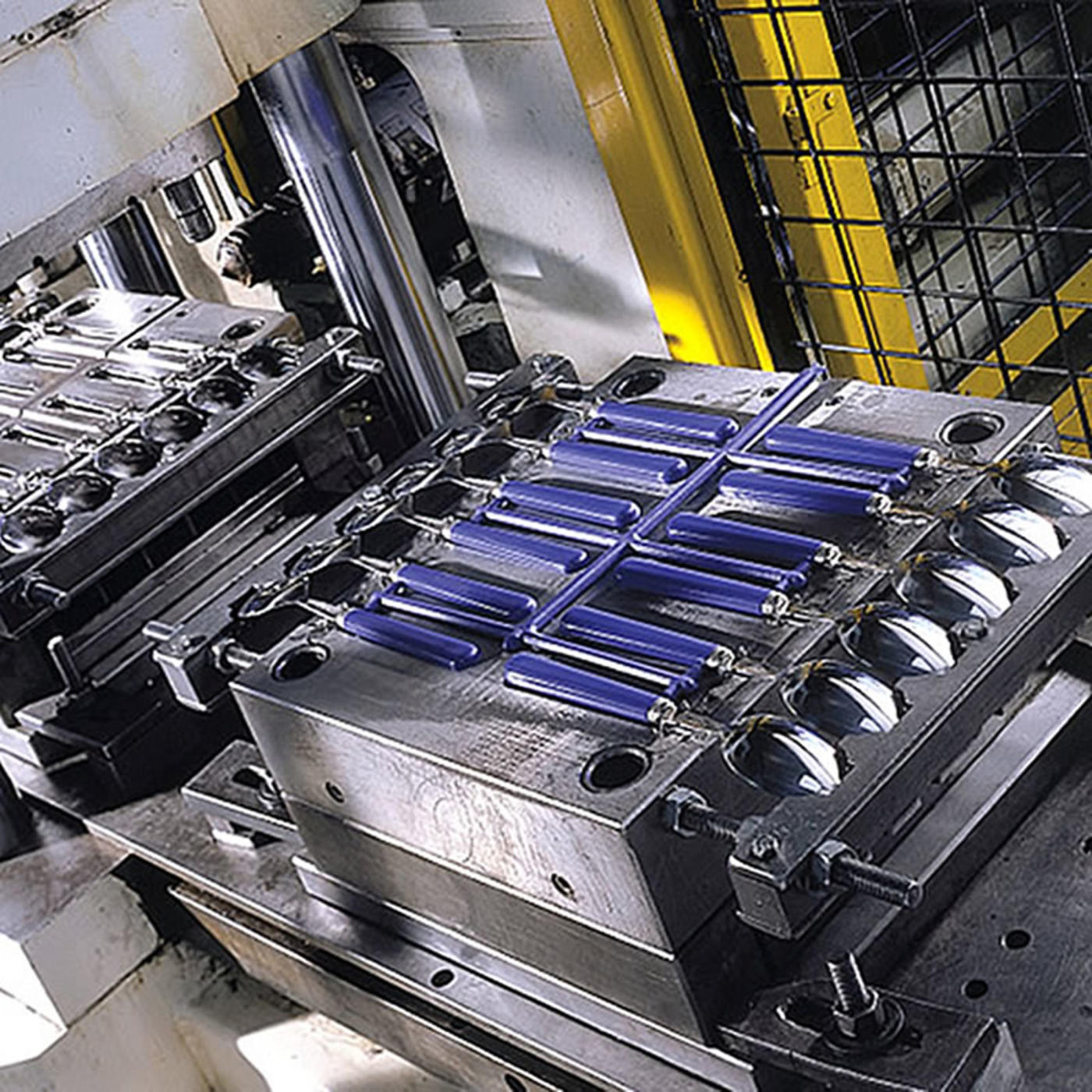 8-injection-manches-ABS-fabrication-manche 8-injection-manches-ABS-fabrication-manche
