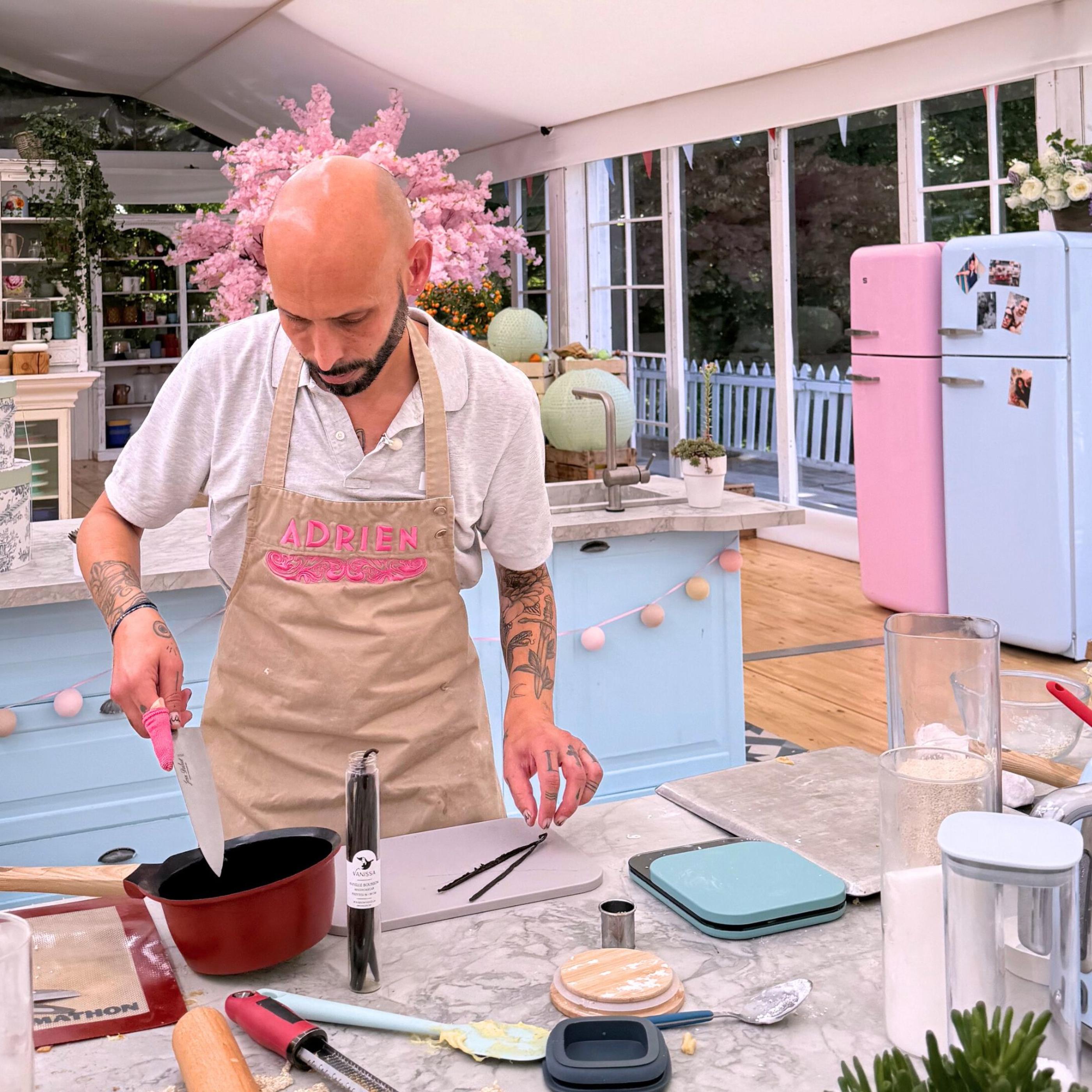 Jean_Dubost_gamme_1920_dans_l_emission_Le_Meilleur_Patissier_2025_depuis_14_ans Jean_Dubost_gamme_1920_dans_l_emission_Le_Meilleur_Patissier_2025_depuis_14_ans